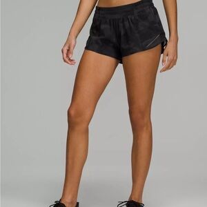 LULULEMON Hotty Hot High Rise 2.5” Black Athletic Shorts Size 6